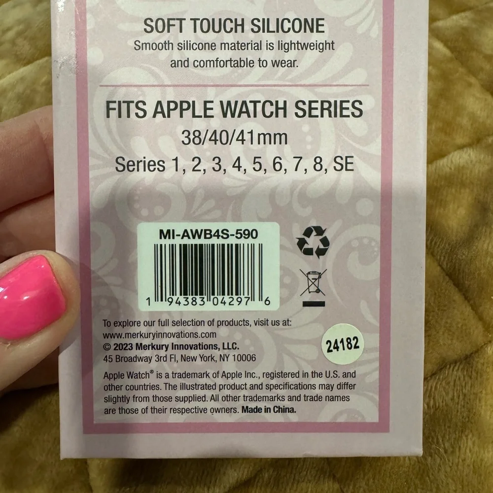 Silicone watch band for Apple watch (38,40,41 mm) super cute design/adjustable💜